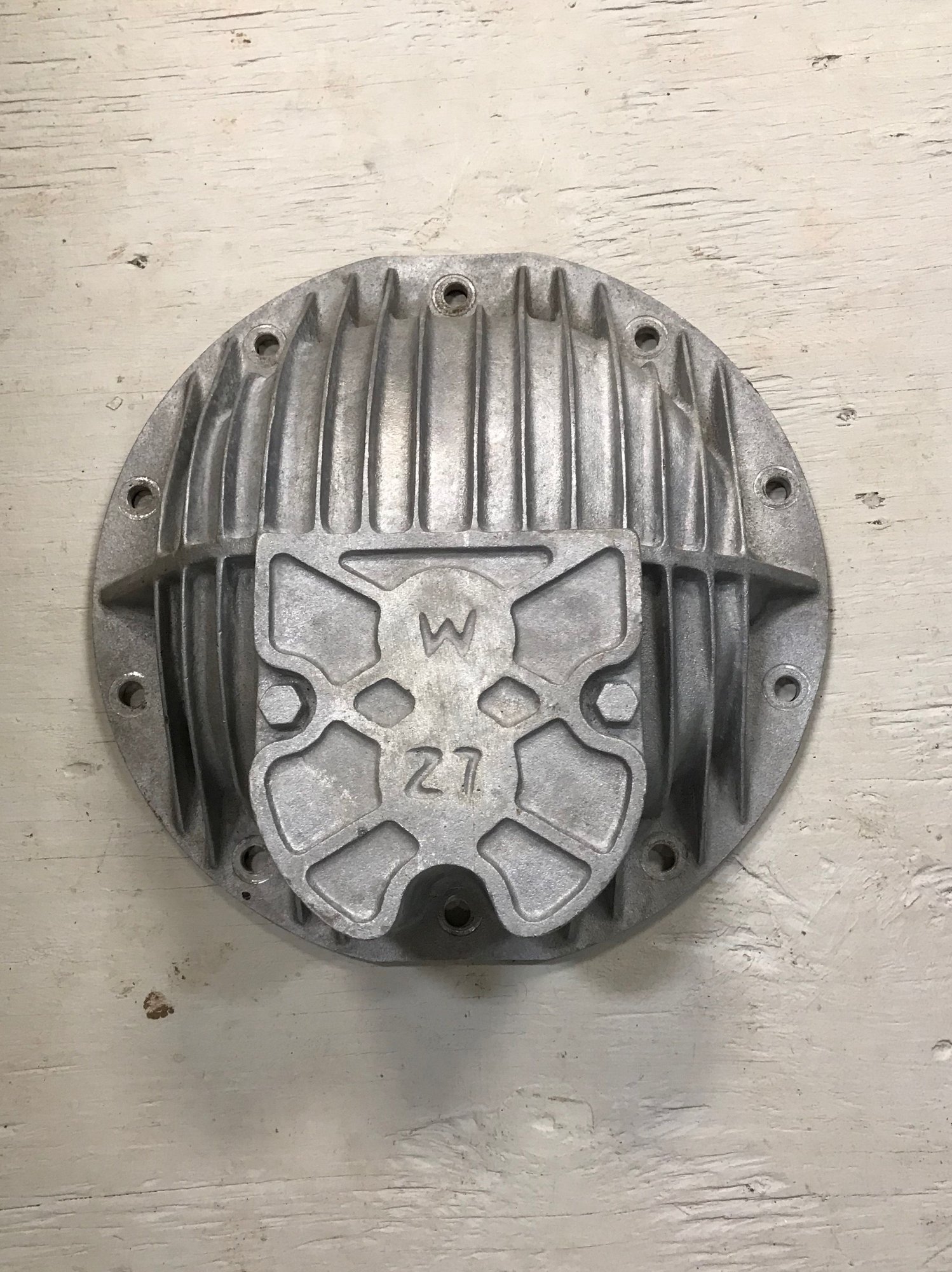 W27 rear differential cover 10 bolt