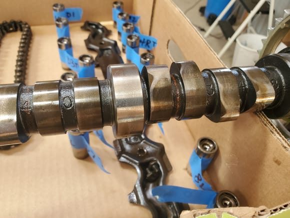 Staining on camshaft (401348)