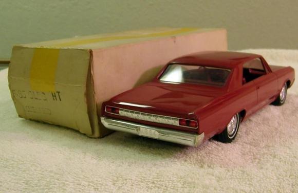 1964 Oldsmobile Cutlass Holiday Coupe Promo Model car