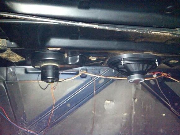 package tray from below with rear defroster vent motor