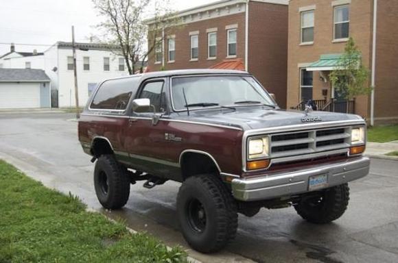 '88 Dodge Ram Charger on 35's