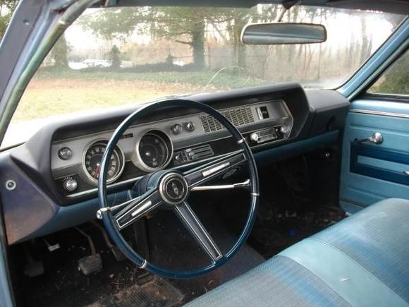 Interior: note the 3 speed on the tree....