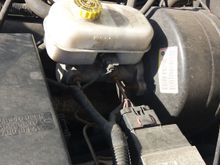 No fluid leaks at reservoir or under engine compartment