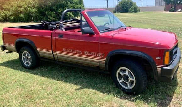 1st Dakota Sport completely original, in like new condition. 80K miles