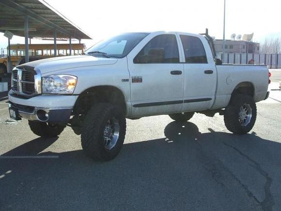 07 Dodge Ram 2500 Front