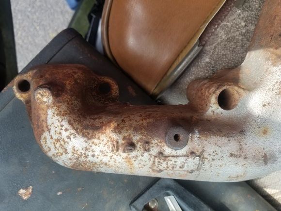 Shows comparison to other (regular holes) - comparison of diameters between the holes in the center of the manifold compared to those at the extremities of the manifold.