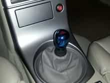 new blue blox shift knob - car is blue, think I like the gold better.