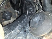 Took off bottom mount nut and jacked up engine trying to get more room, this is what the better of the two mounts looks like...