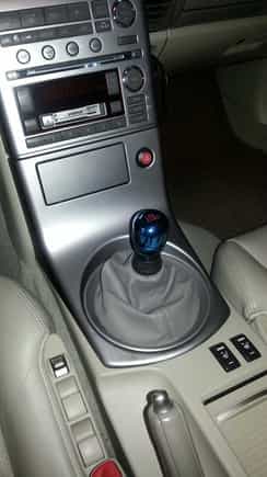 new blue blox shift knob - car is blue, think I like the gold better.