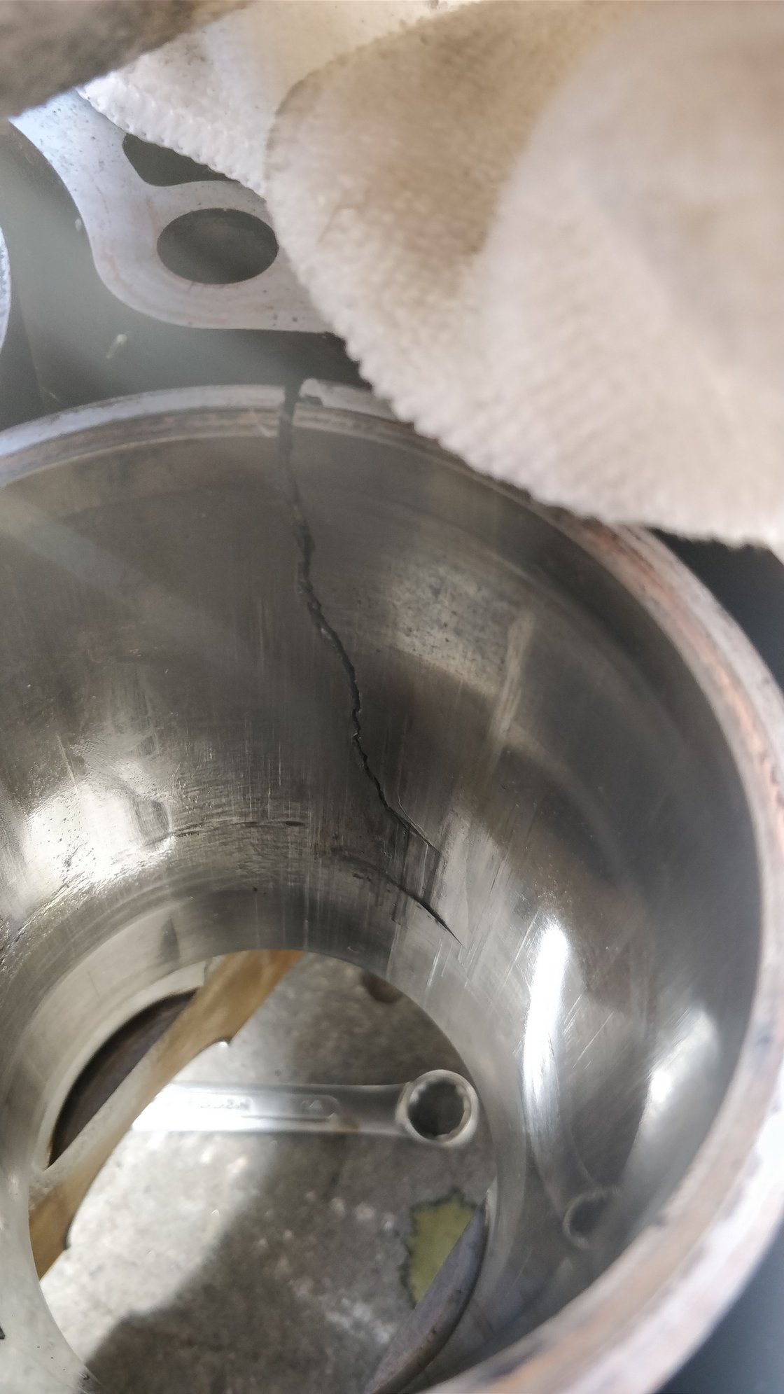 Need input about reason of failure cracked cylinder walls Honda
