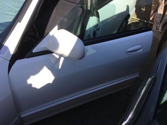Acura Integra 
Left Front Door 
Sedan 94-01
Original Frost White paint (94-98 white)
$100
Includes door shell, both hinges, weather stripping, glass, regulator, exterior handle, exterior moldings, door latch and wiring harness.
Mirror is sold 
Speaker is sold