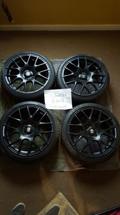 17x7.5     4×100 Sparco pro corsa wheels.
Sumitomo HTZ3 tires  (useless)
Major curb rash on one, minor on two. (pics at end of thread)
$offer