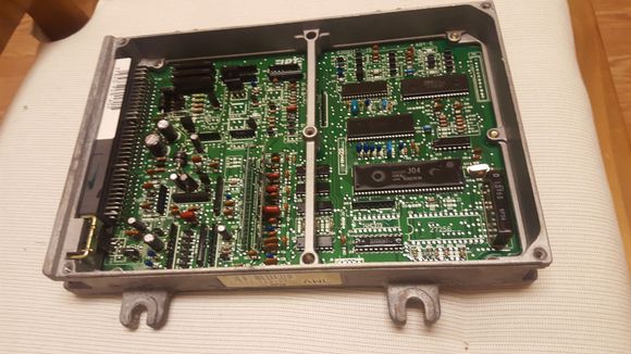 Picked up a p28 for cheap from a dude near me off craigslist. He said it was a virgin ecu but I don't trust anybody lol. I cracked it open and its gotta be the CLEANEST computer board I've ever seen wow! If I win the lottery I want to use hondata s300 haha, but I may end up just getting a chip burner and doing it myself since im poor.