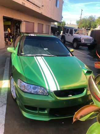 Hood scoop directs cool air direct to k&n filter 