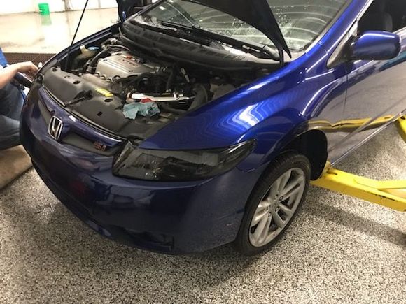 Gross non tinted black headlights.