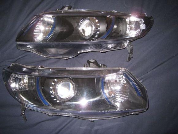 06-11 civic coupe

rx330 w/ tsx-r lenses
e46r shrouds
blue painted strips around low beam and high beam area
