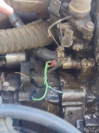 2 wires that aren't hooked up, I guess would be connected to the ones coming from the bottom? 
are they even hooked up the right way? 