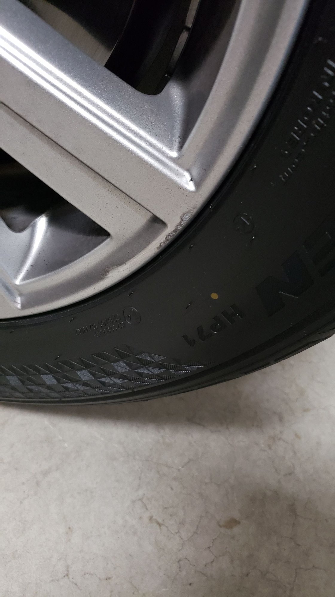 Wheels and Tires/Axles - For Sale: set of 5 brand new Kumho tires and OE rims for LR3 / LR4 - New - 2004 to 2016 Land Rover LR4 - San Diego, CA 92150, United States