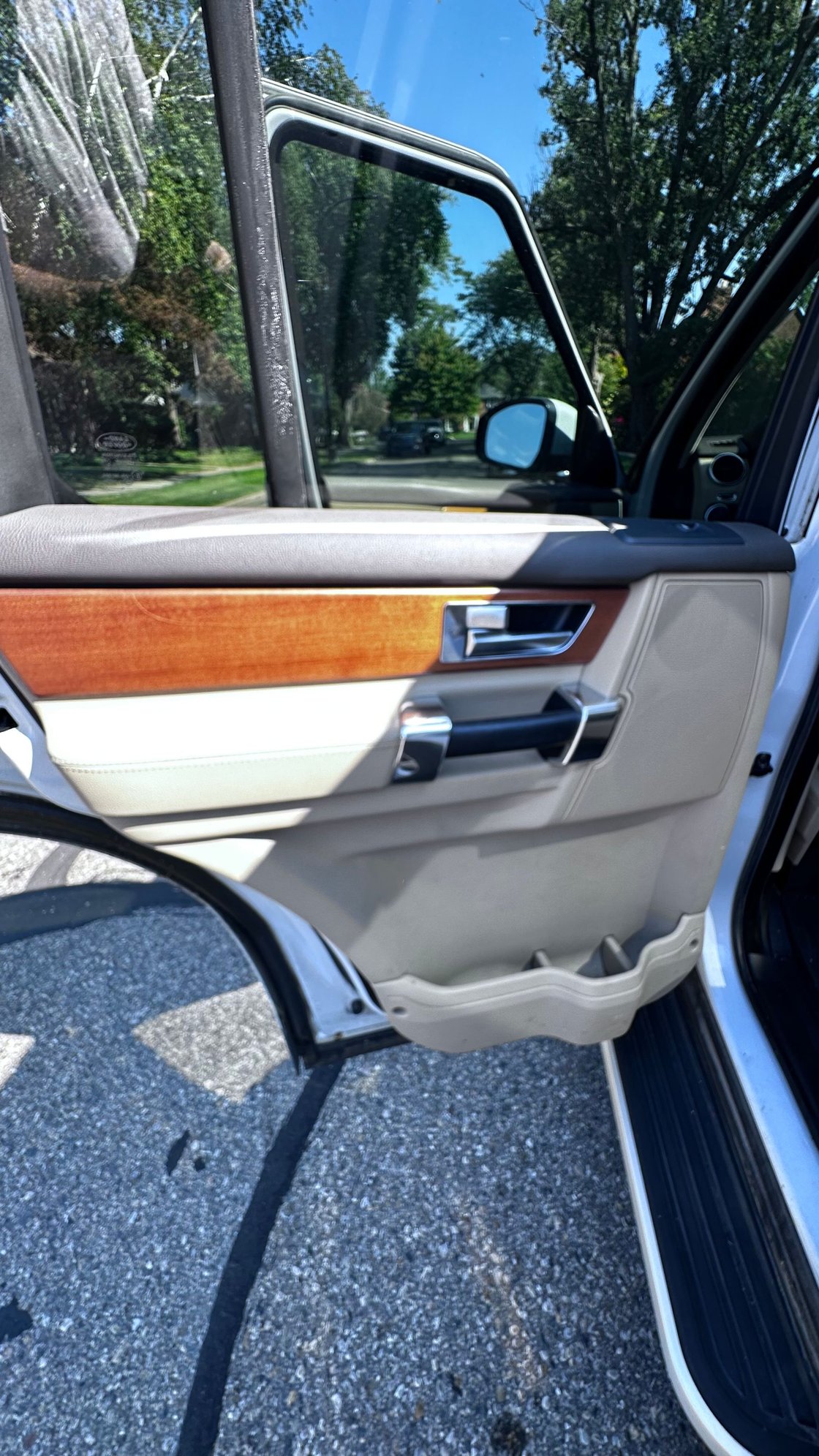 2015 Land Rover LR4 - 2015 Land Rover LR4 HSE- blown head gasket. Sold as-is. - Used - VIN SALAG2V6XFA758089 - 108,000 Miles - 6 cyl - 4WD - Automatic - SUV - White - Grosse Pointe, MI 48236, United States