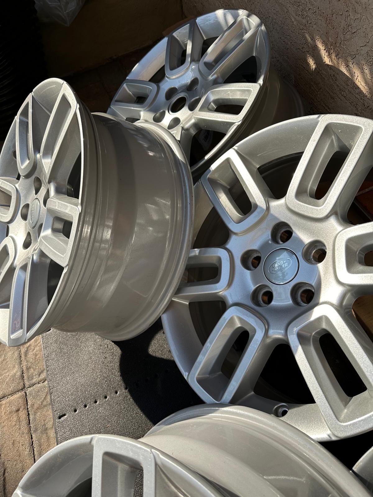 2020 Land Rover Defender - 19 inch alloys wheels 5x120 new take offs - Nyc, NY 10016, United States