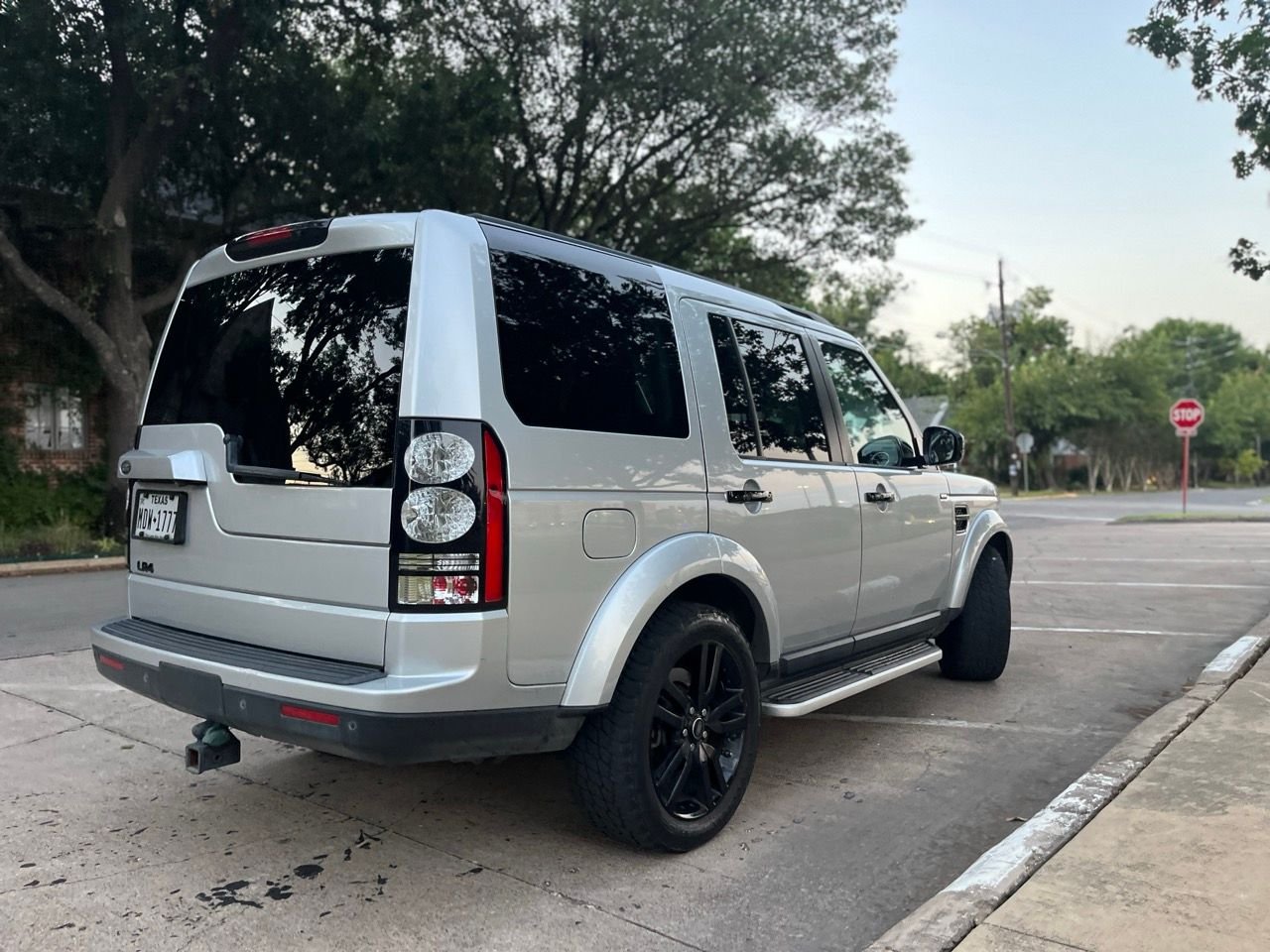 2016 Land Rover LR4 - 2016 Land Rover LR4 HSE - Used - VIN SALAG2V6XGA824173 - 6 cyl - 4WD - Automatic - SUV - Silver - Dallas, TX 75214, United States
