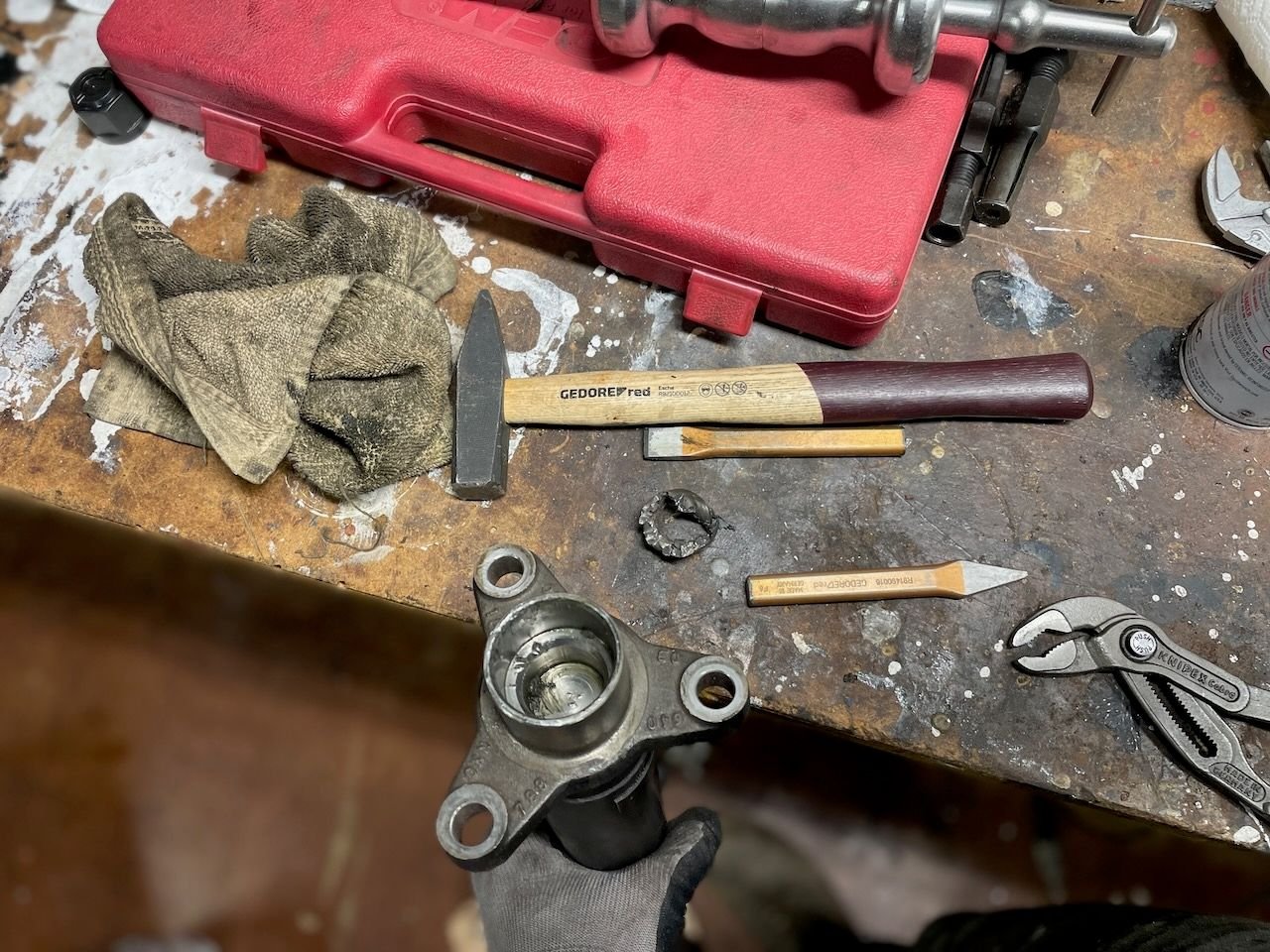 Some notes on replacing the rear driveshaft centering bushing... Land