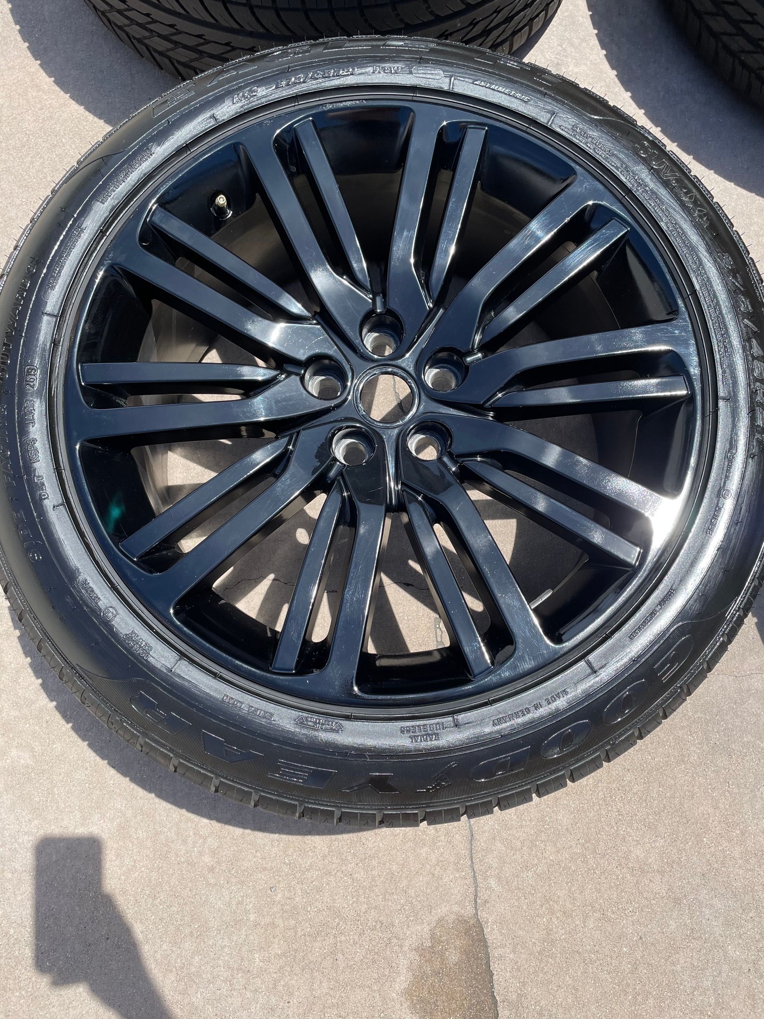 Wheels and Tires/Axles - RangeRover/Discovery model 1012 21″ 10 Spoke Black Wheels/tires - Used - 2018 to 2022 Land Rover Land Rover - Redondo Beach, CA 90278, United States