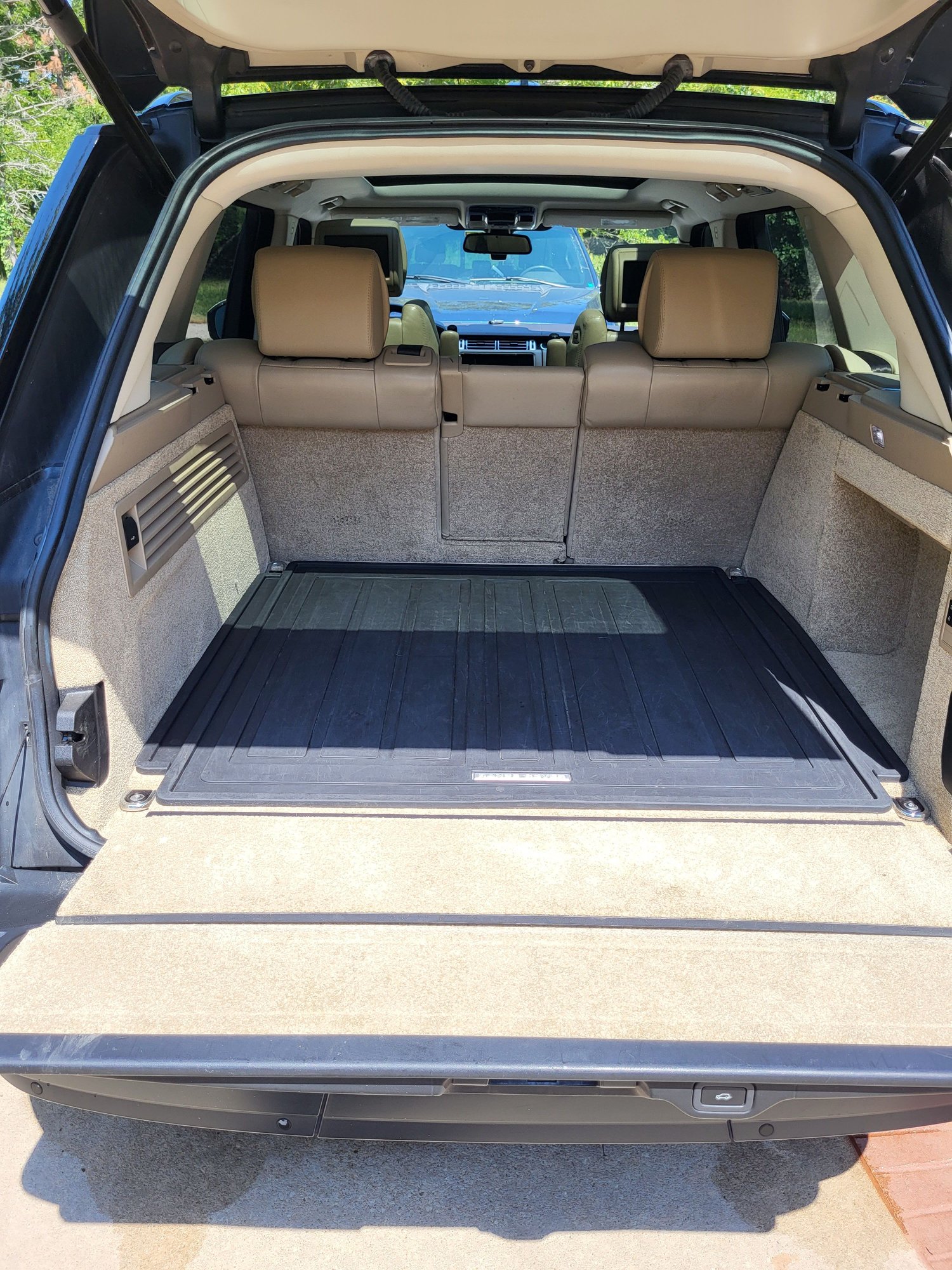 2014 Land Rover Range Rover - 2014 Supercharged with all the options of an Autobiography. - Used - VIN SALGS2EF1EA149934 - 129,000 Miles - 8 cyl - 4WD - Automatic - White - Lawrence, KS 66046, United States