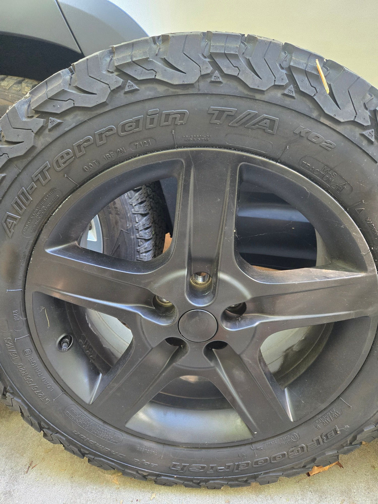 Wheels and Tires/Axles - Defender 20" wheels and KO2s (set of 5) - Used - All Years  All Models - Madison, WI 53726, United States