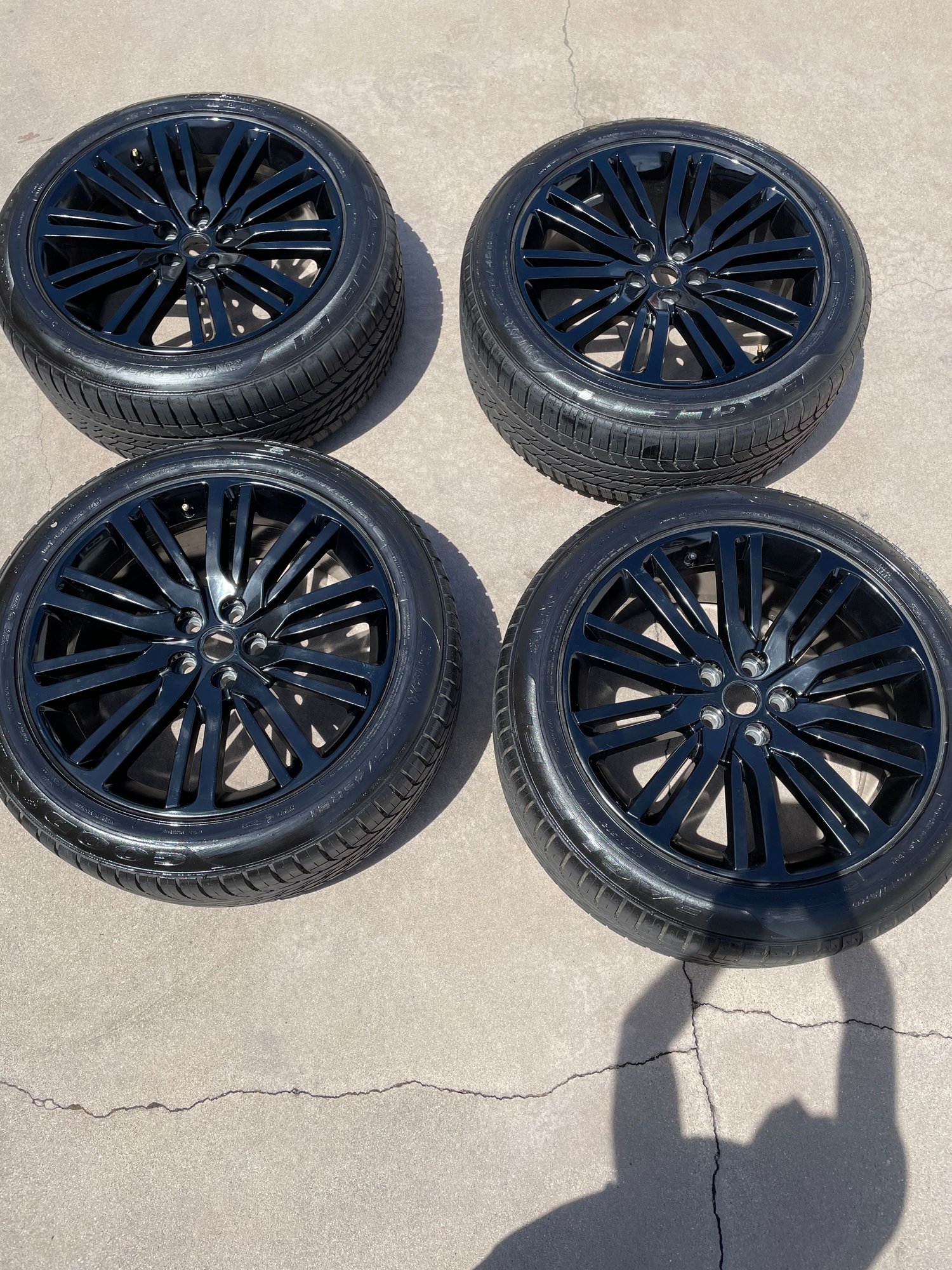Wheels and Tires/Axles - RangeRover/Discovery model 1012 21″ 10 Spoke Black Wheels/tires - Used - 2018 to 2022 Land Rover Land Rover - Redondo Beach, CA 90278, United States