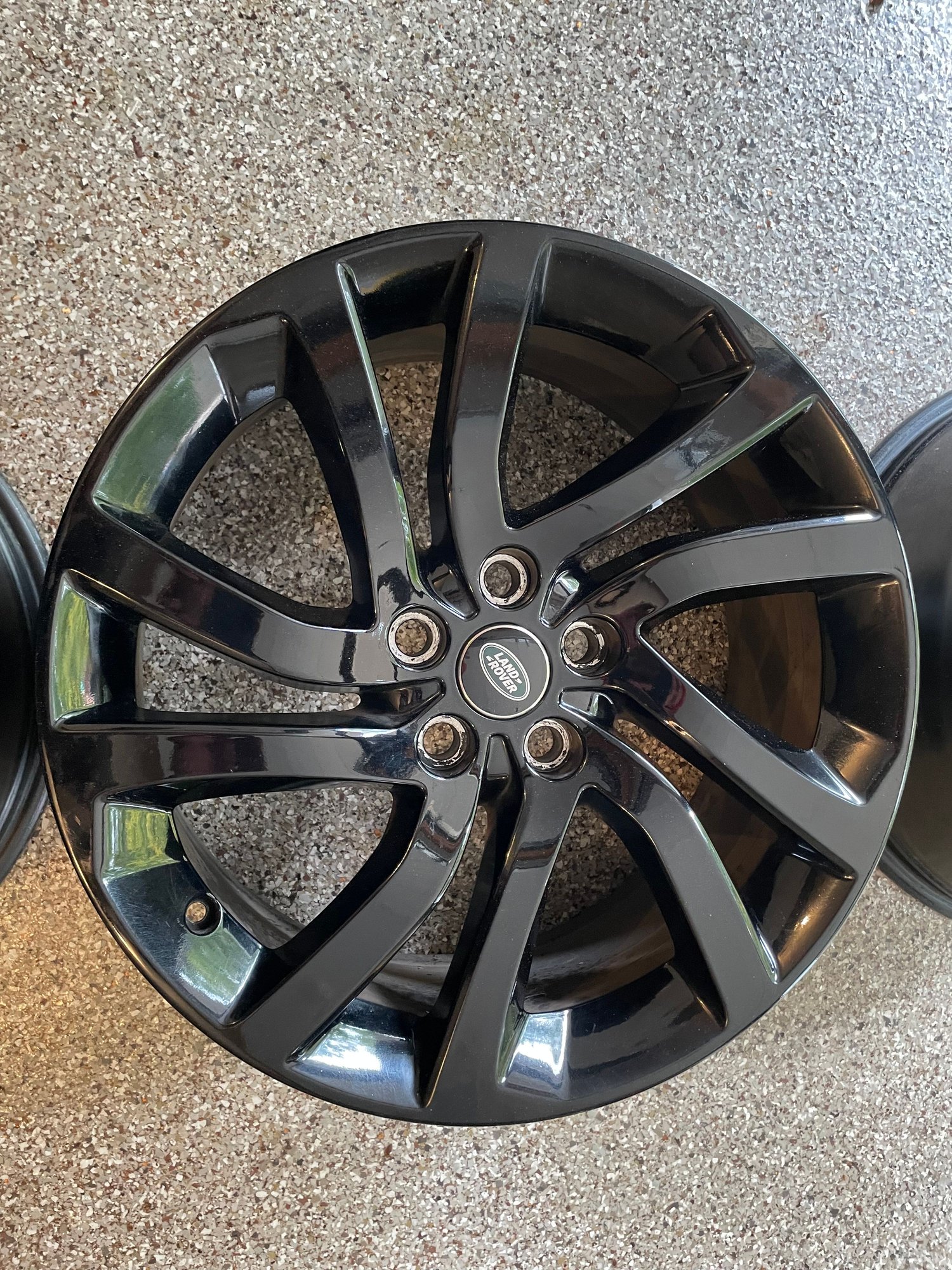 Wheels and Tires/Axles - 20” Black Disco V Wheel Set - Used - 2017 to 2021 Land Rover Discovery - West Chester, PA 19382, United States