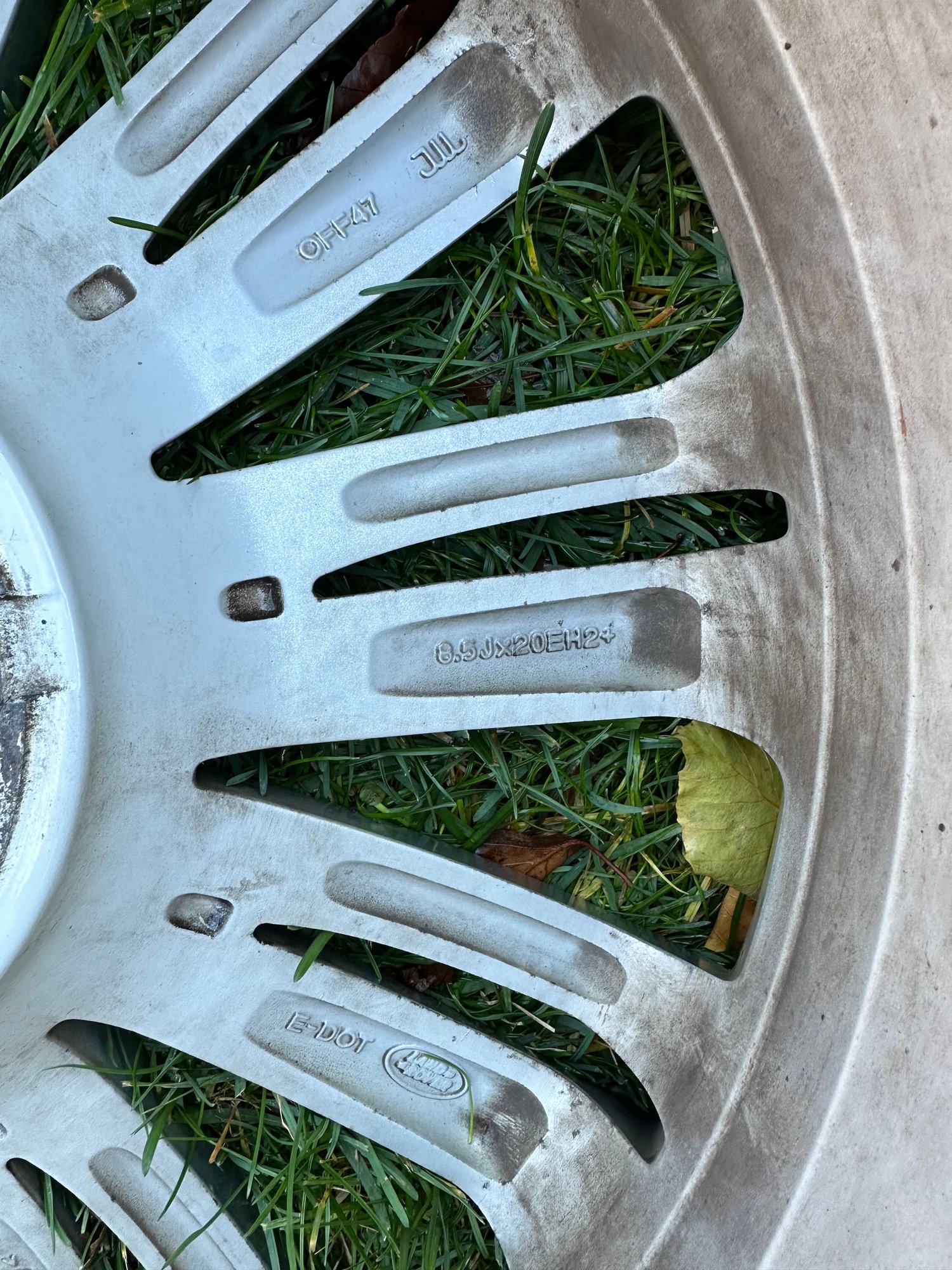 Wheels and Tires/Axles - Used Discovery 5 OEM 20” wheels - Used - 0  All Models - Mount Olive, NJ 07836, United States