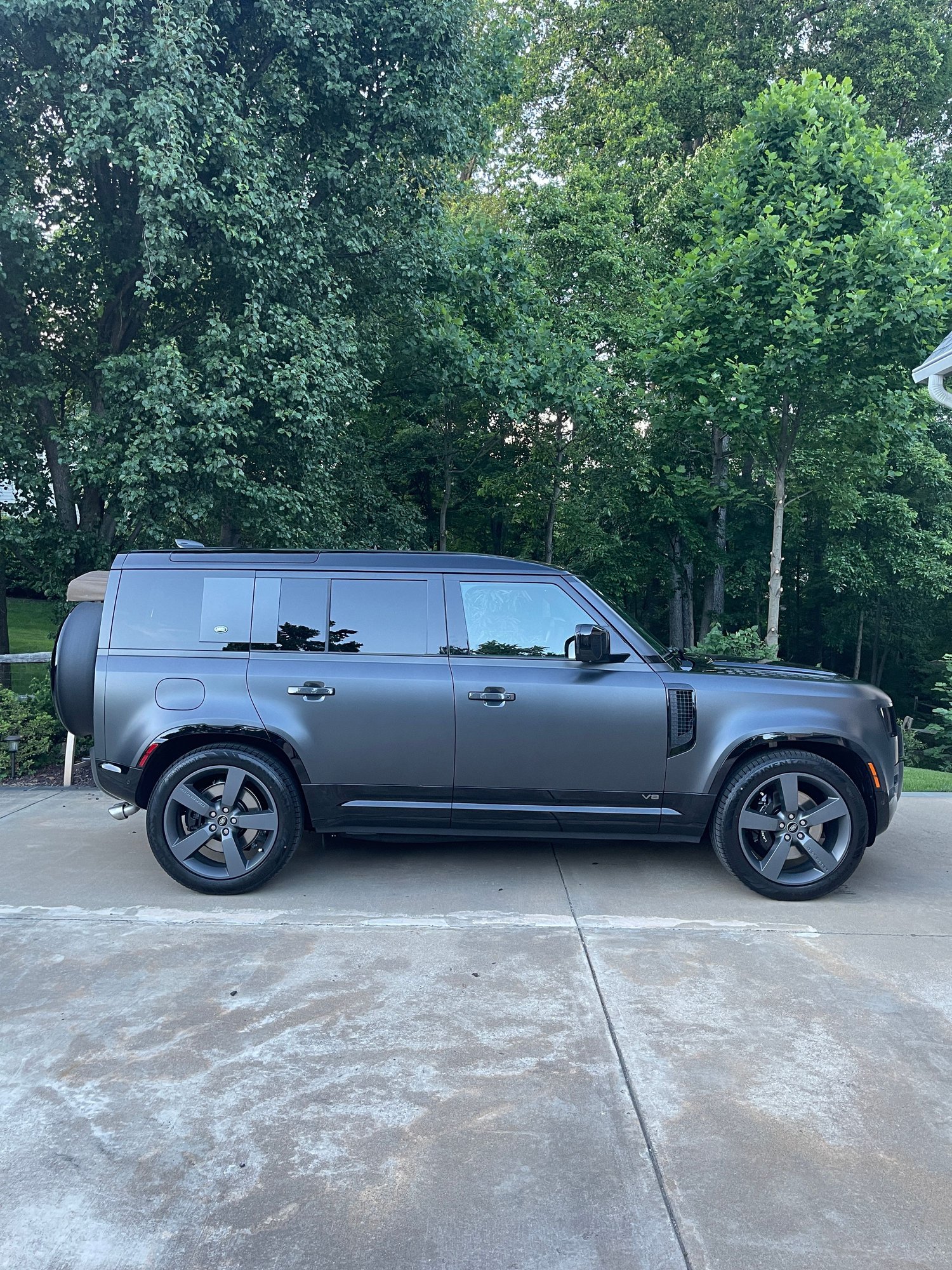 2023 Land Rover Defender - 2023 Land Rover Defender 110 Carpathian Edition - Used - VIN SALEWEEE8P2108945 - 60 Miles - 8 cyl - 4WD - Automatic - Silver Spring, MD 20901, United States
