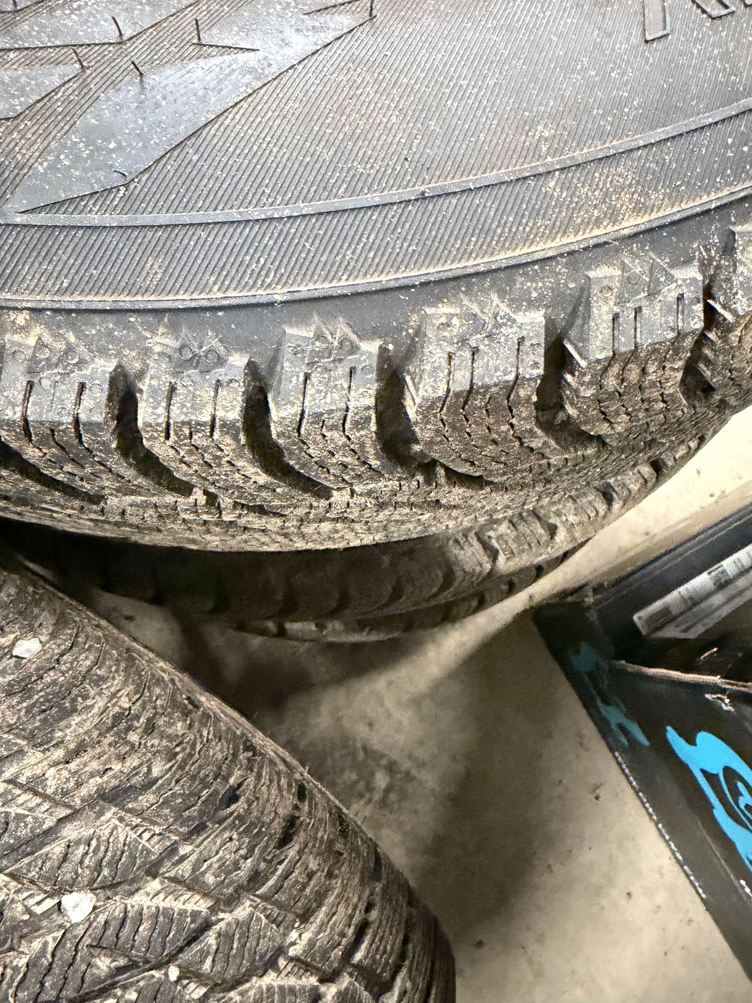 Wheels and Tires/Axles - Land Rover Defender factory steel wheels Nokia Hakkapelliita R3 snow tires 255/70/18 - Used - 2020 to 2026 Land Rover Defender - Burlington, VT 05401, United States