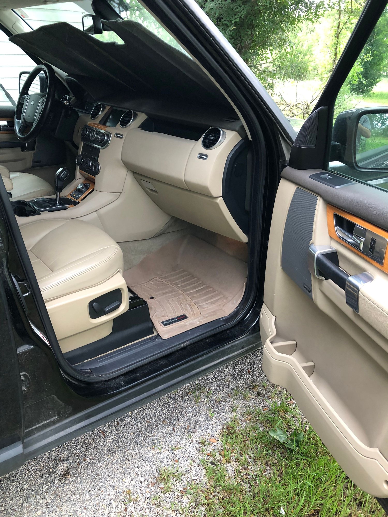 2013 Land Rover LR4 - For Sale - Used - VIN Salak2d40da678084 - 182,000 Miles - 8 cyl - 4WD - Black - Mineral Wells, TX 76067, United States
