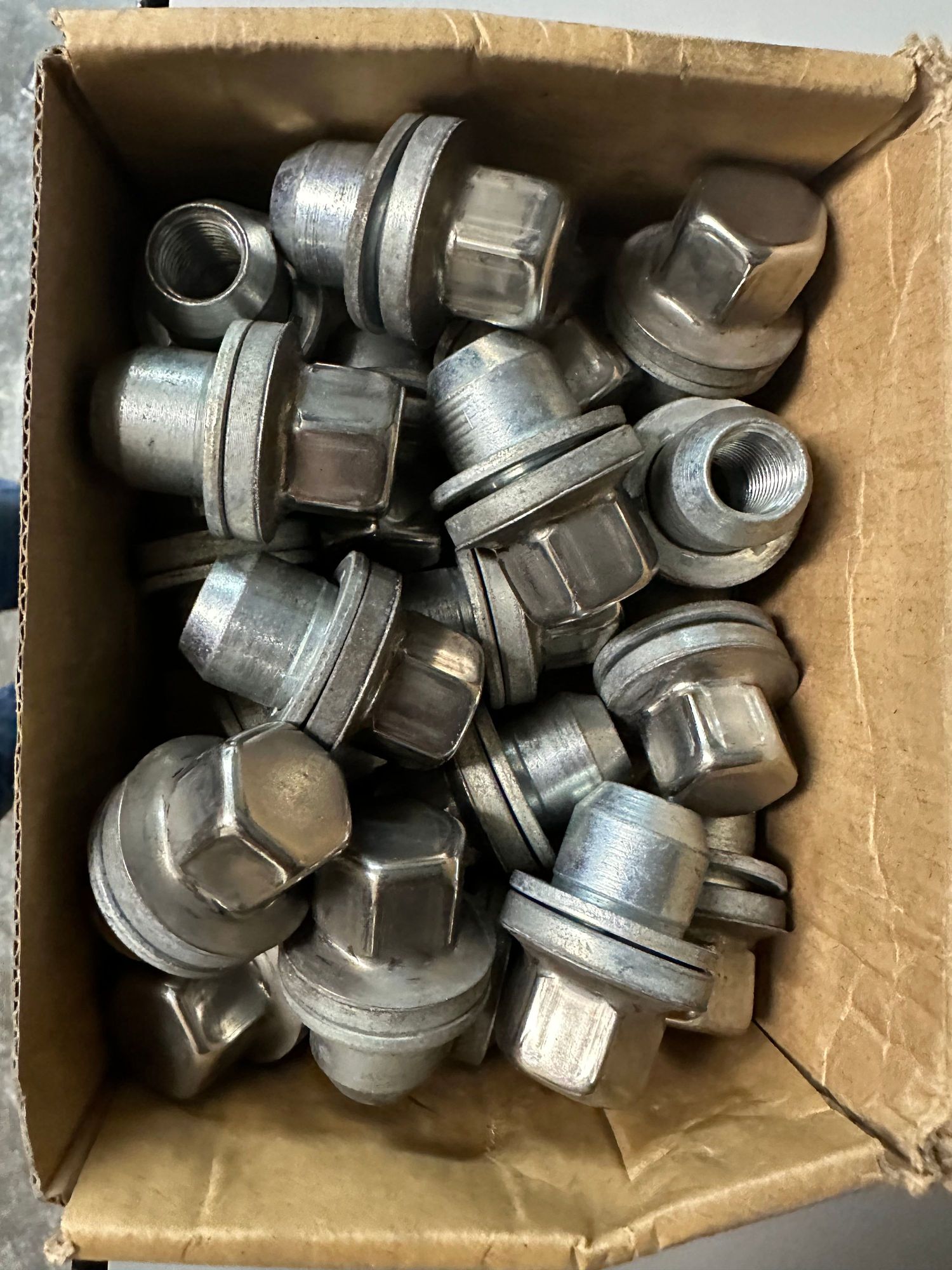 Wheels and Tires/Axles - 5x Land Rover Defender 19" factory OEM wheels and tires for sale - Used - 2020 to 2024 Land Rover Defender 90 - 1983 to 2024 Land Rover All Models - Olympia, WA 98502, United States