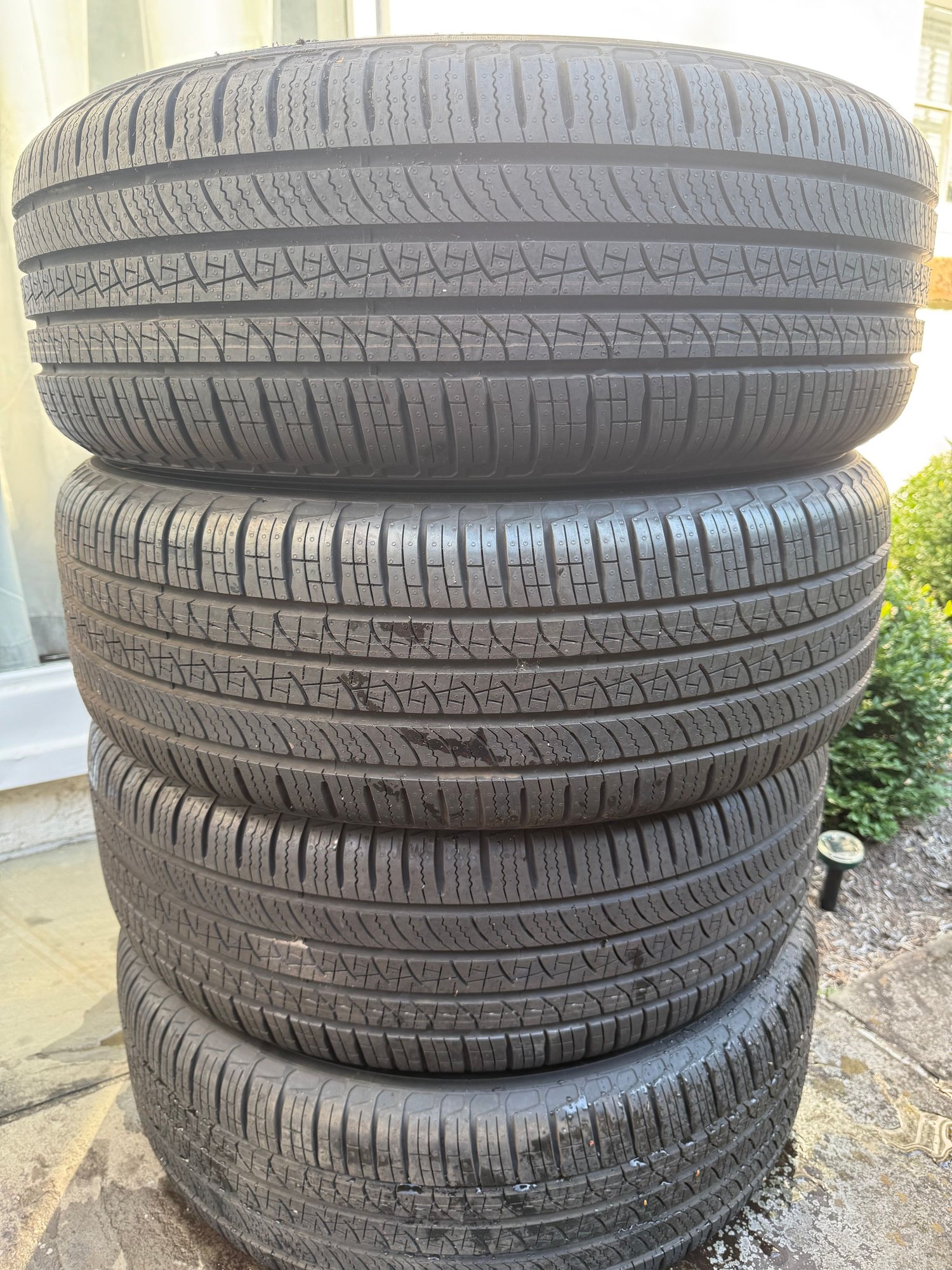 Wheels and Tires/Axles - Four new OEM tires defender 255/60/R20 - New - 2020 to 2026 Land Rover Defender - Scarsdale, NY 10583, United States