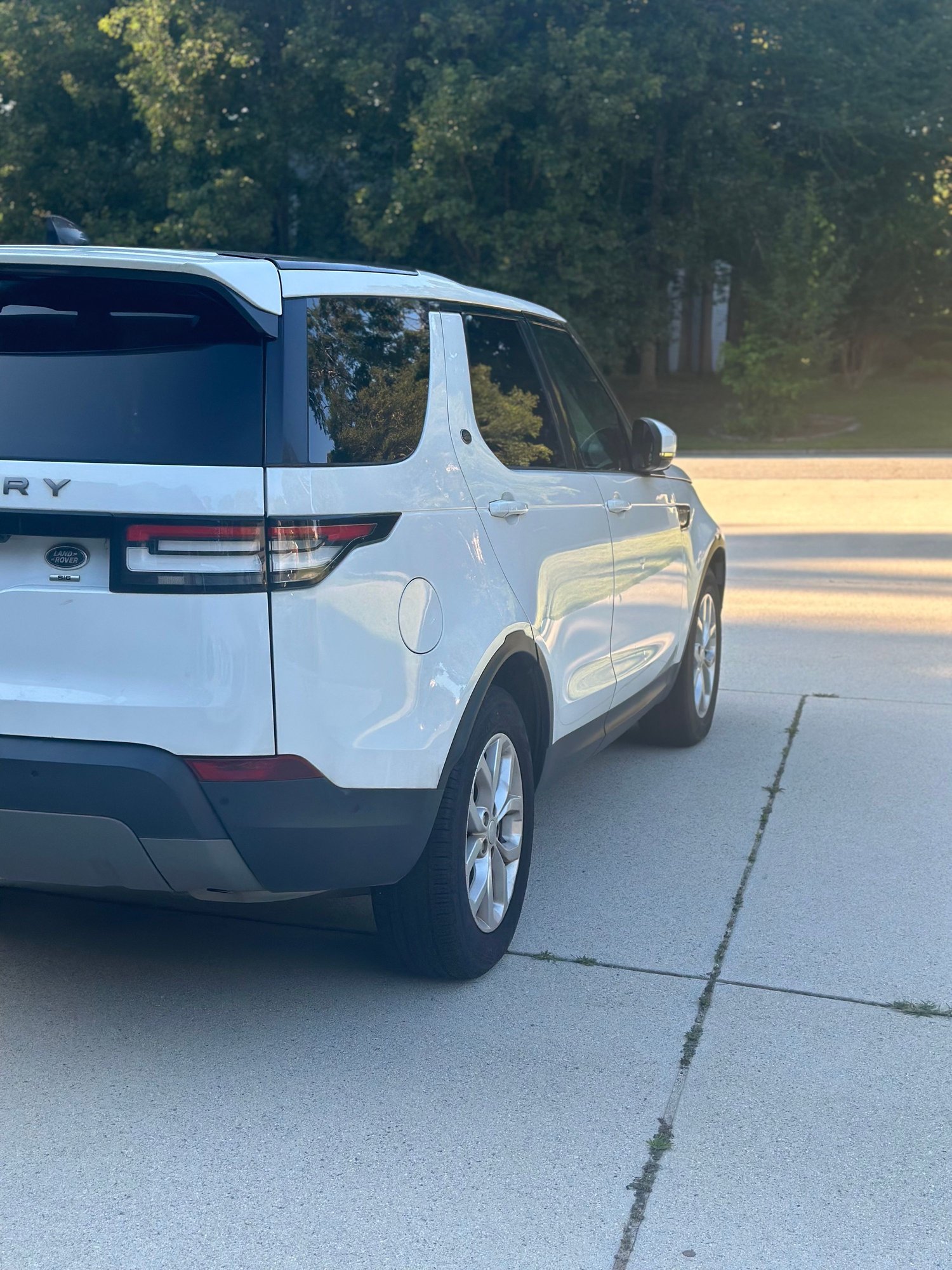 2019 Land Rover Discovery - 2019 Land Rover Discovery for sale - Used - VIN SALRG2RV6KA093982 - 97,000 Miles - 6 cyl - 4WD - Automatic - Truck - White - Powder Springs, GA 30127, United States