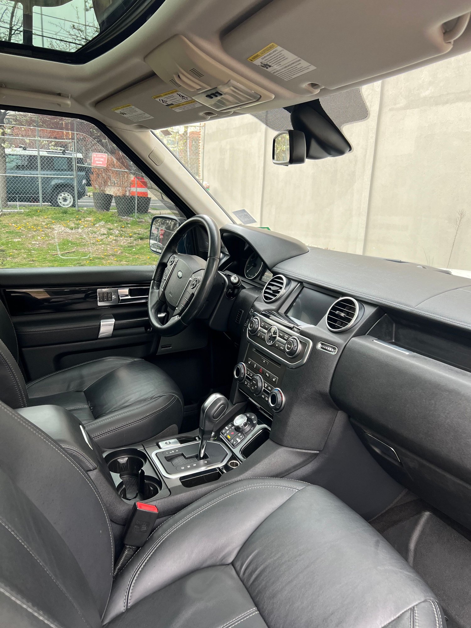 2012 Land Rover LR4 - 2012 Land Rover LR4 HSE - Used - VIN SALAK2D49CA646698 - 83,133 Miles - 8 cyl - AWD - Automatic - White - Jersey City, NJ 07302, United States