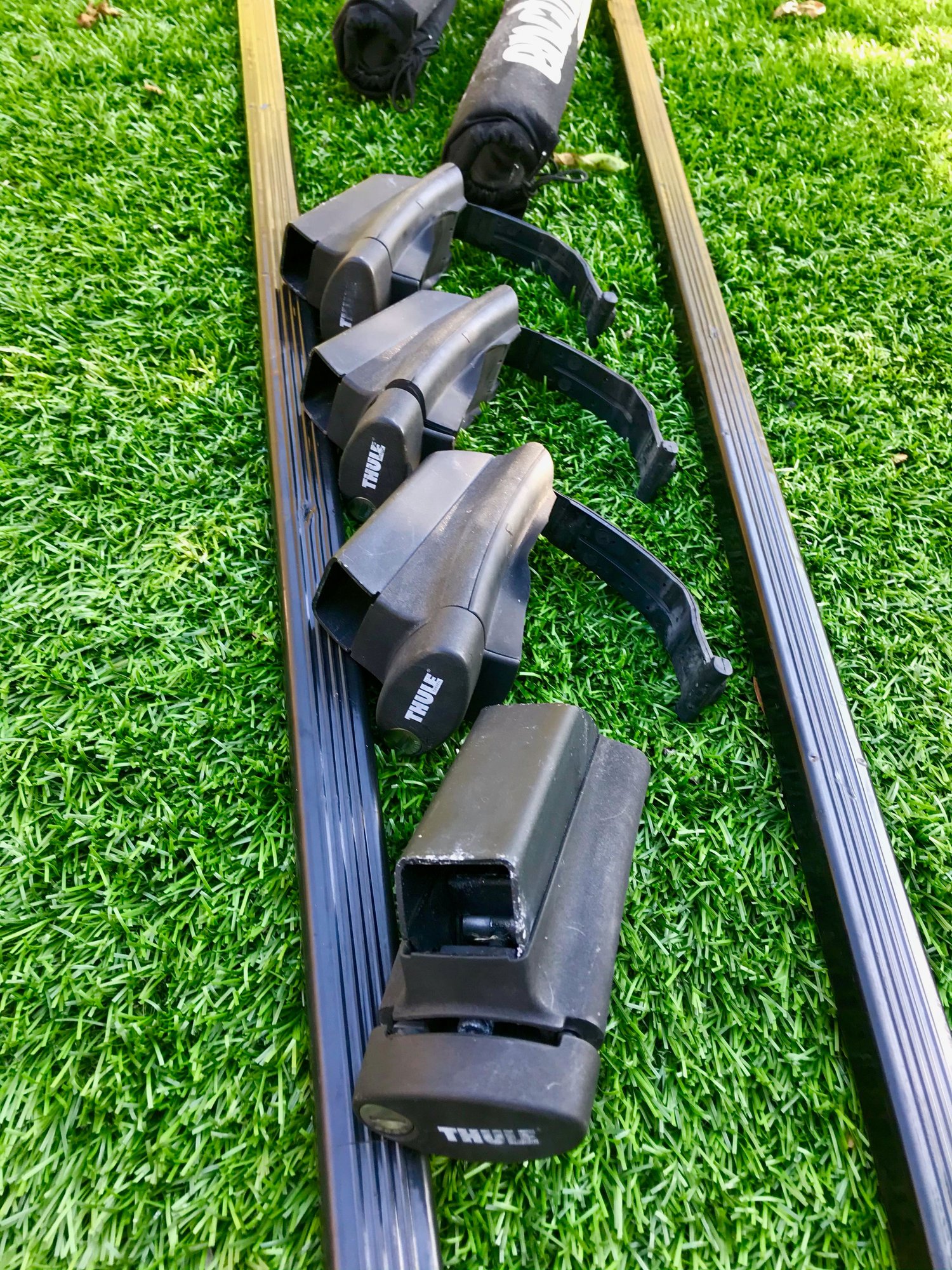 Accessories - Thule Rack Load Cross Bars and Crossroad Rapid System Footpack Mounts - Used - 1994 to 2004 Land Rover Discovery - San Diego, CA 92121, United States