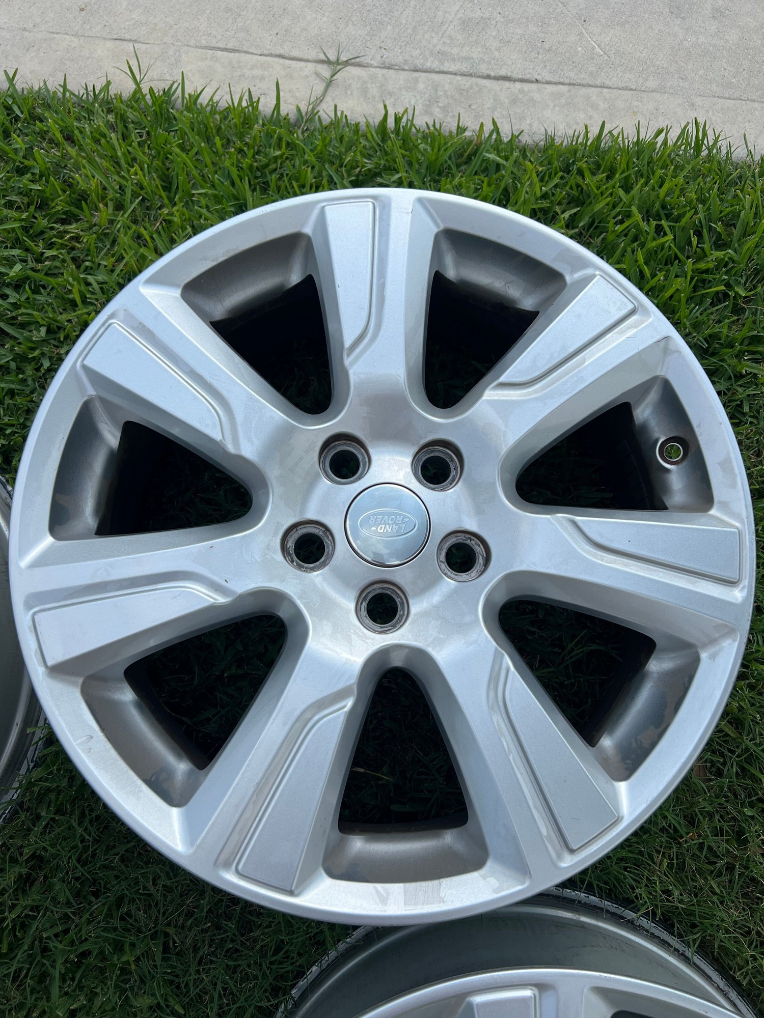 Wheels and Tires/Axles - OEM 2016 LR4 Wheels - 19" - Used - 2016 Land Rover LR4 - Houston, TX 77379, United States