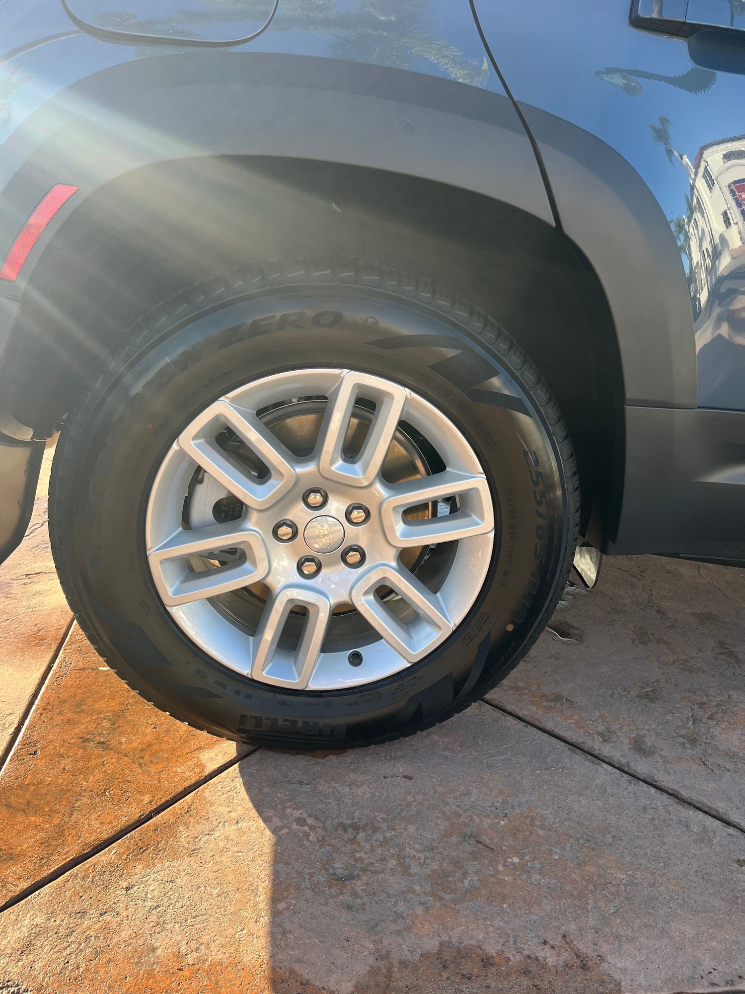 Wheels and Tires/Axles - Wheels and tires - Used - 2020 to 2025 Land Rover Defender 110 - Seal Beach, CA 90740, United States