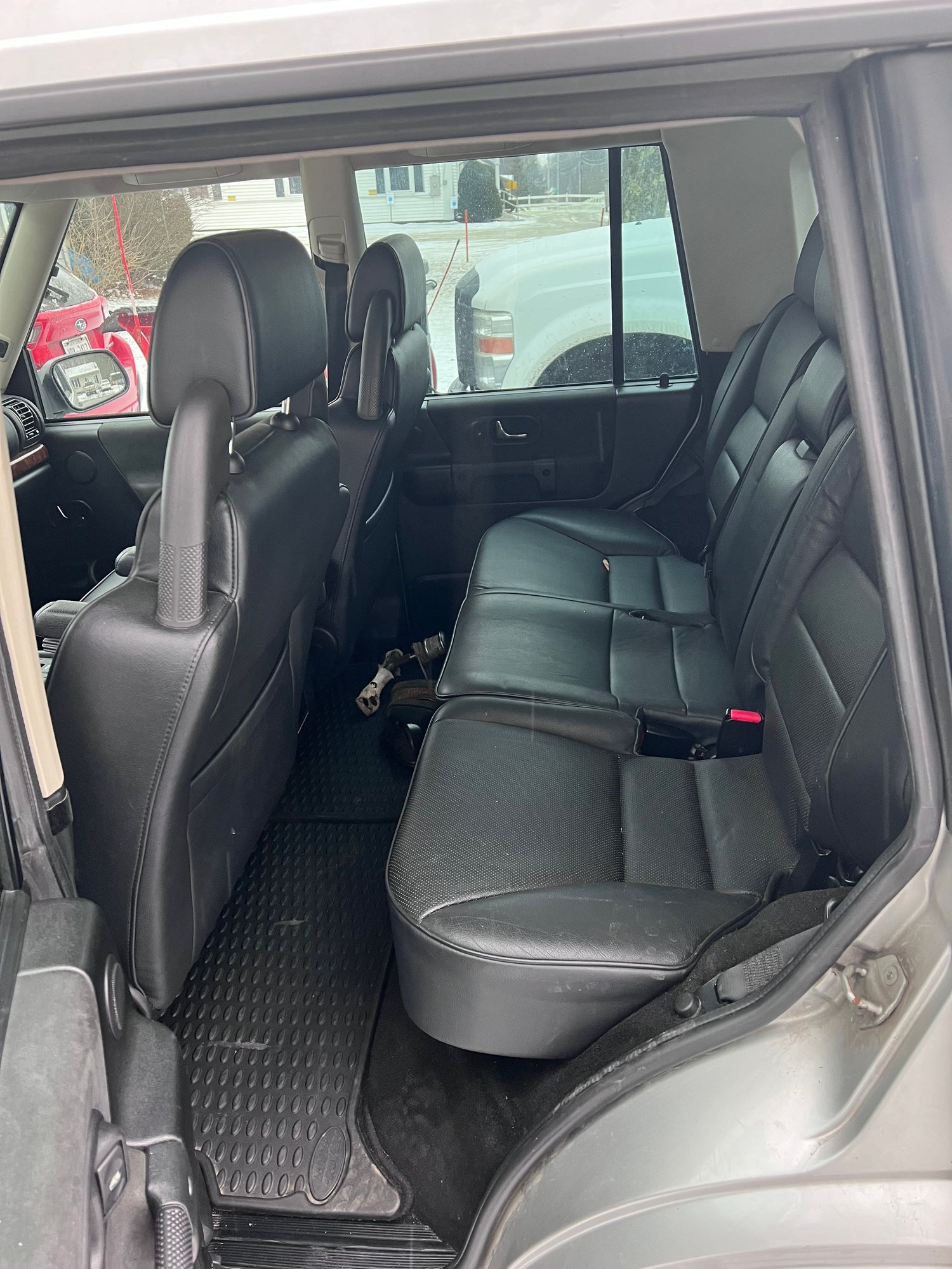 2004 Land Rover Discovery - 2004 Land Rover Discovery (Blown Head Gasket) - Used - VIN SALTW19424A865987 - 87,000 Miles - 8 cyl - AWD - Automatic - SUV - Silver - Gansevoort, NY 12831, United States