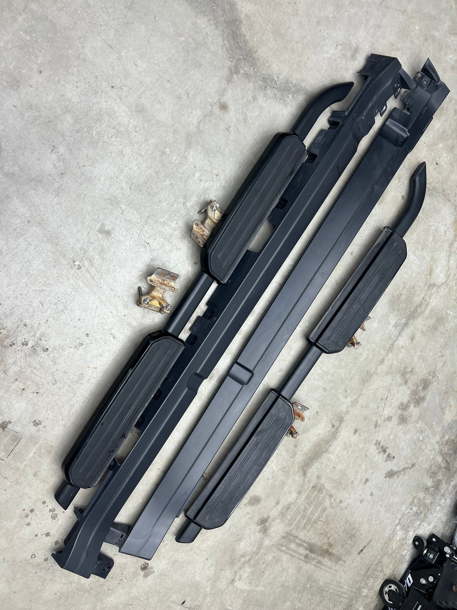 Exterior Body Parts - L663 Defender side steps - Used - 0  All Models - Wellington, FL 33414, United States