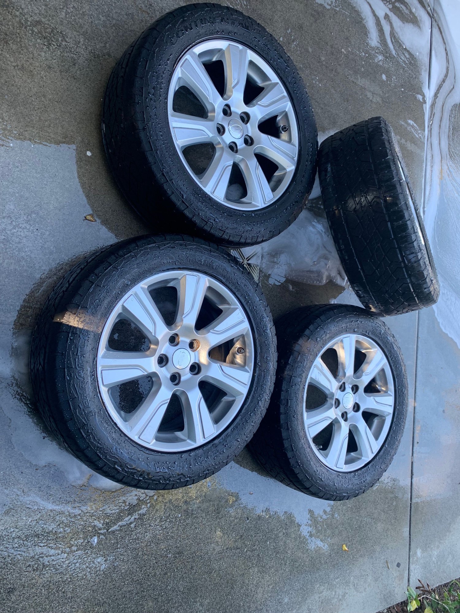 Wheels and Tires/Axles - Land Rover LR4 (2016) OEM Wheels (set of 4) 19x8 w/ Tires, lug nuts and TPS - Used - 2010 to 2016 Land Rover LR4 - Irvine, CA 92618, United States