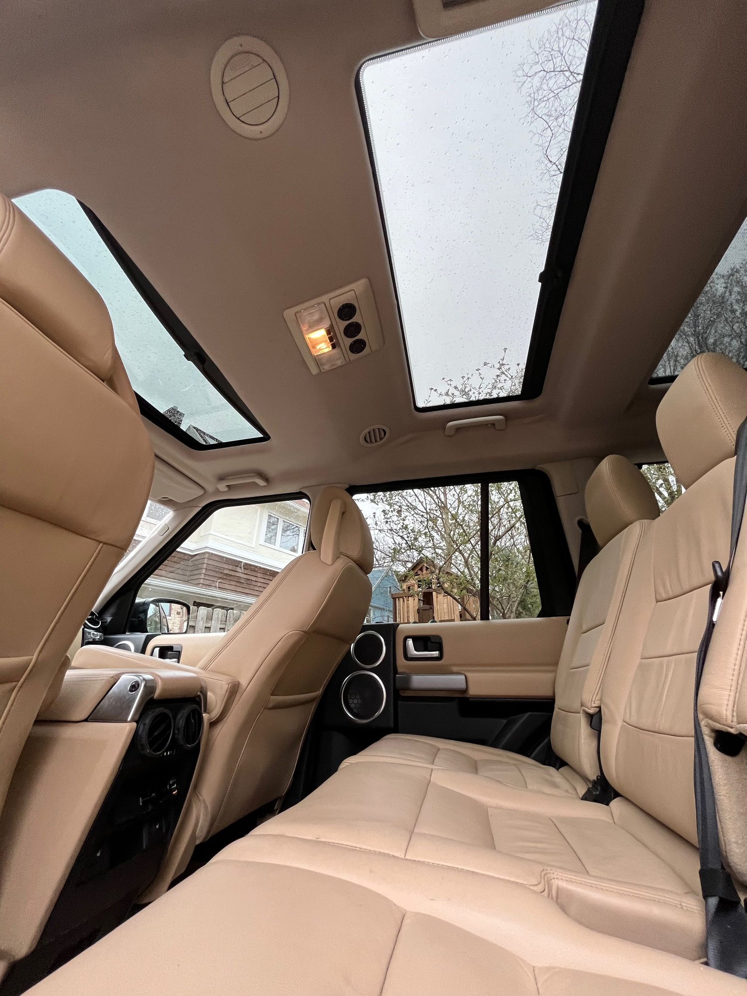 2008 Land Rover LR3 - 2008 LR3 HSE in great mechanical shape - Used - VIN SALAG25418A460581 - 116,000 Miles - 8 cyl - 4WD - Automatic - SUV - Black - Madison, WI 53706, United States