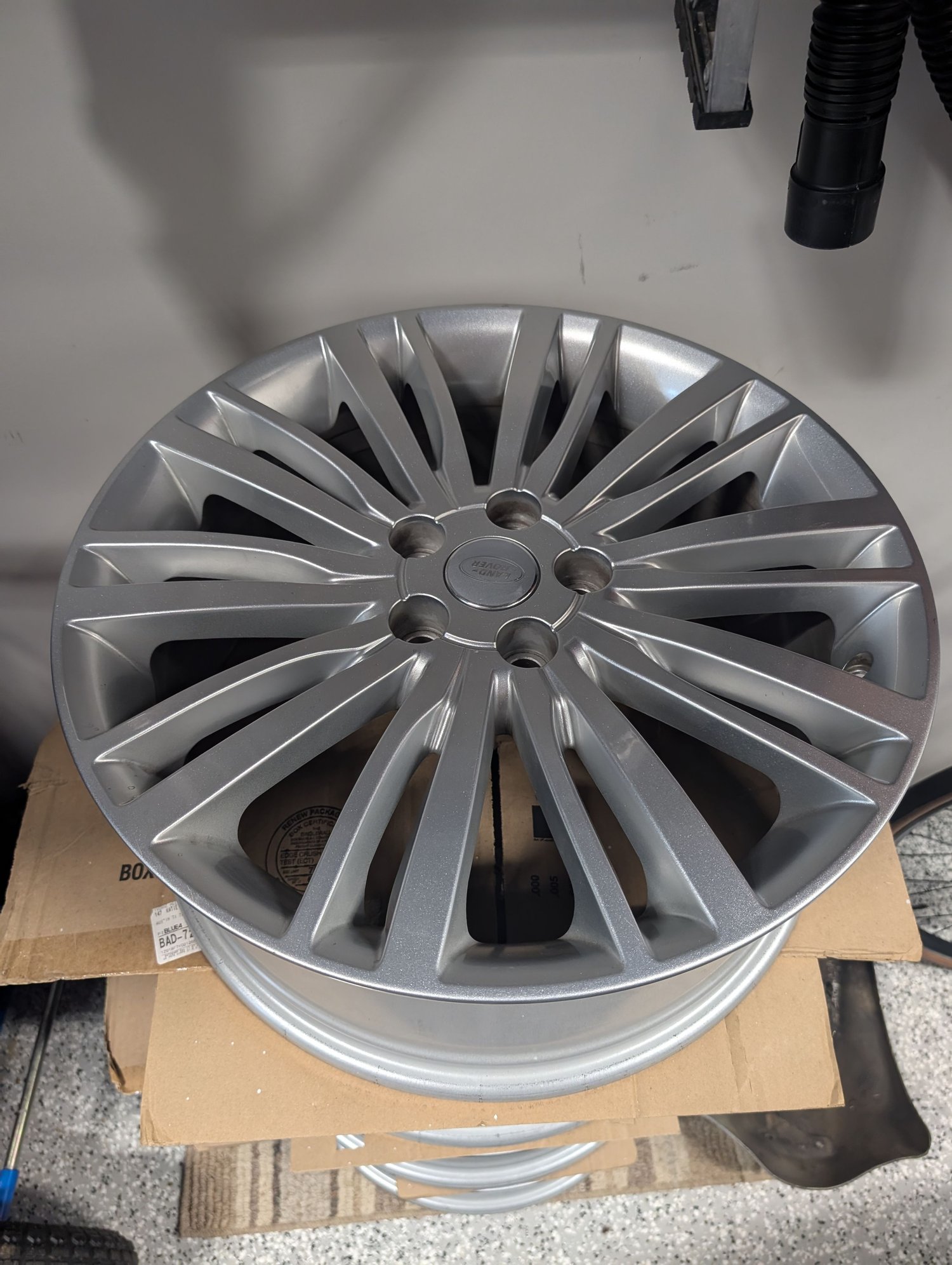 Wheels and Tires/Axles - 2017-2022 Land Rover Discovery 5 20" Wheel Set OEM LR081589 - New - 2017 to 2025 Land Rover Discovery - Austin, TX 78737, United States