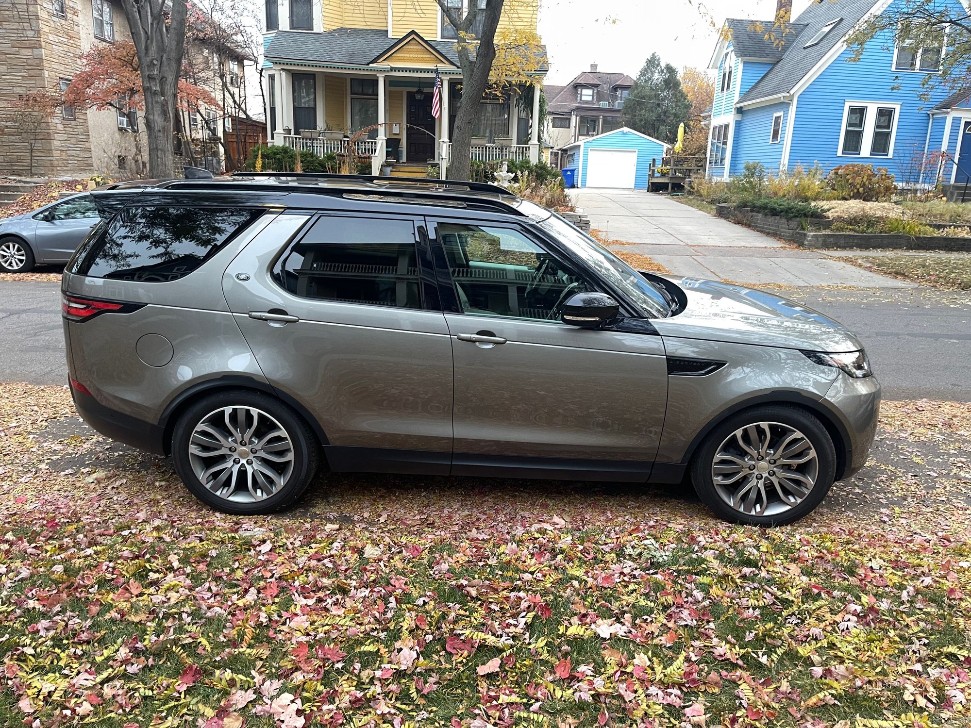 2019 Land Rover Discovery - 2019 Disco 5 TD6 HSE lux loaded - Used - VIN Salrt2rk7ka085617 - 44,000 Miles - 6 cyl - AWD - Automatic - SUV - Silver - Saint Paul, MN 55102, United States