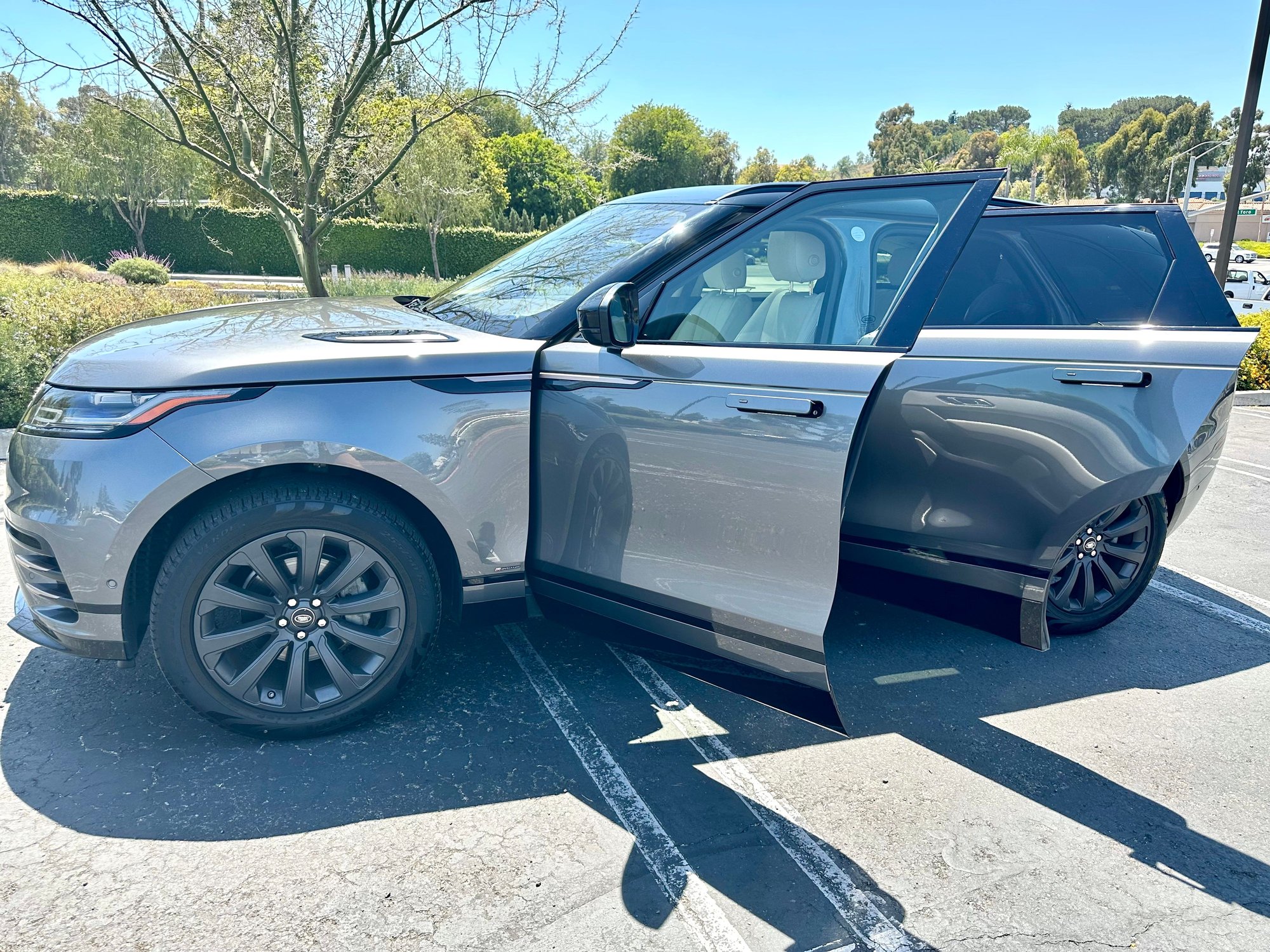 2019 Land Rover Range Rover Velar - Excellent 2019 Range Rover Velar 250 R Dynamic - Used - VIN SALYL2EX4KA215527 - 25,000 Miles - 6 cyl - 4WD - Automatic - SUV - Gray - Irvine, CA 92618, United States