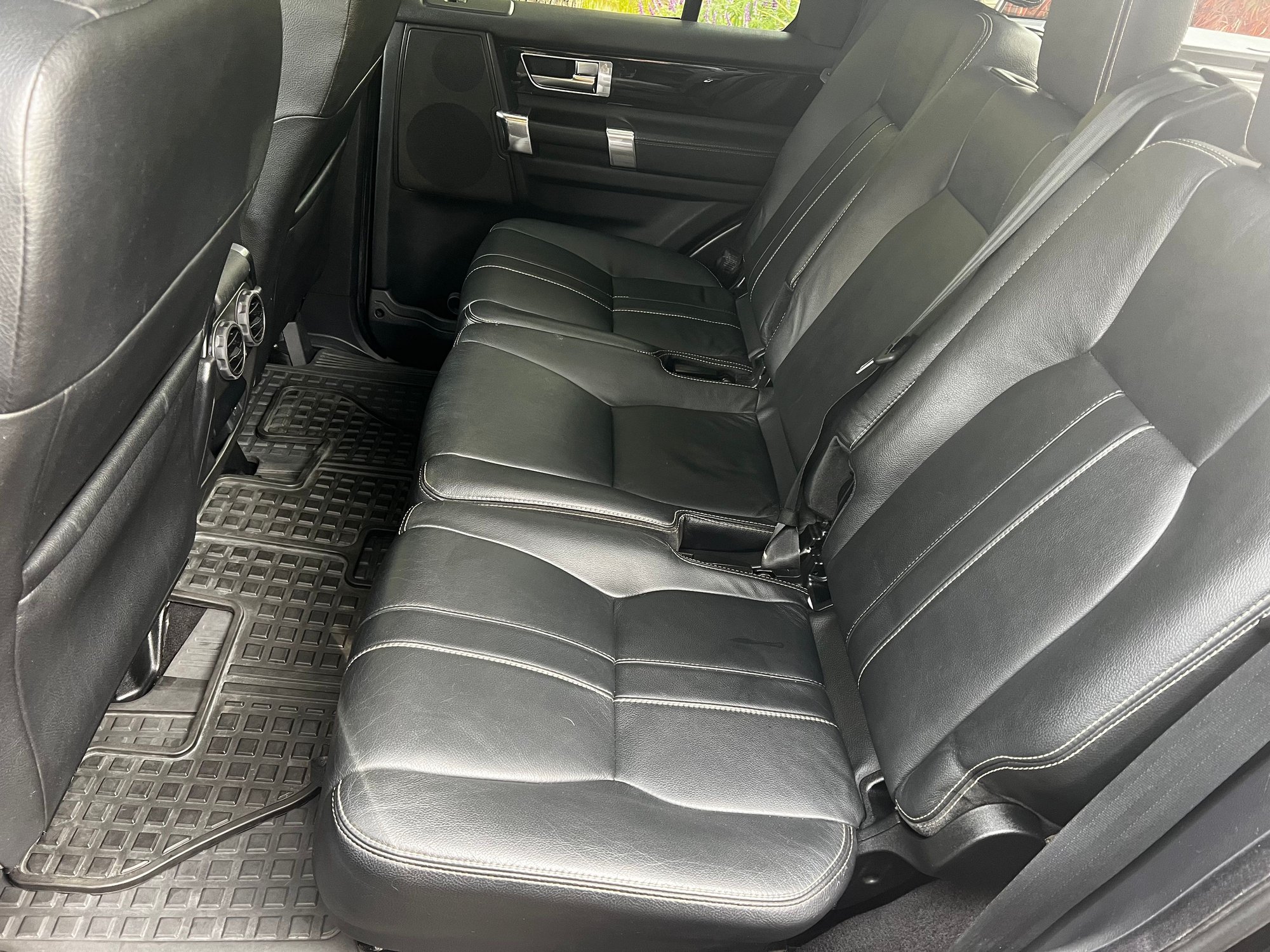 2011 Land Rover LR4 - 2011 LR4 Metropolis Black Edition for sales NorCal - Used - VIN salag2d42ba584805 - 119,000 Miles - 8 cyl - 4WD - Manual - SUV - Black - Mill Valley, CA 94941, United States